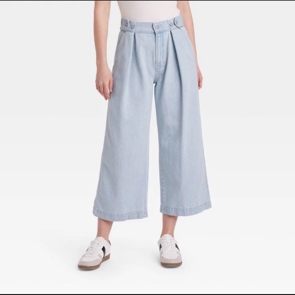 NWT Universal Thread Light Wash High-Rise Two Way Cropped Denim Trousers